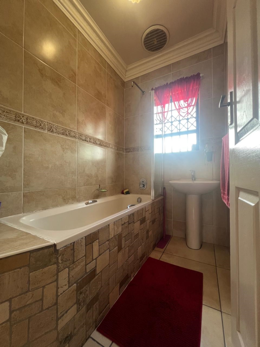 7 Bedroom Property for Sale in Heath Park Eastern Cape